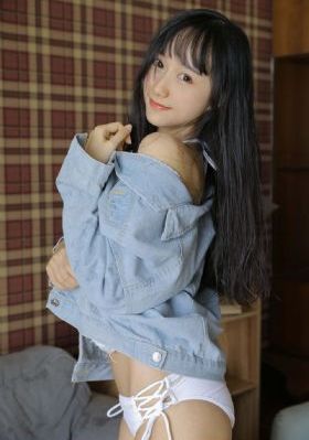 两只奶被男朋友摸得大小不一_超清高清完整版播放